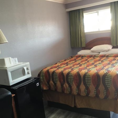 Budget Inn Плейнв'ю Екстер'єр фото