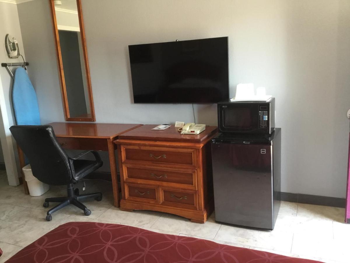 Budget Inn Плейнв'ю Екстер'єр фото