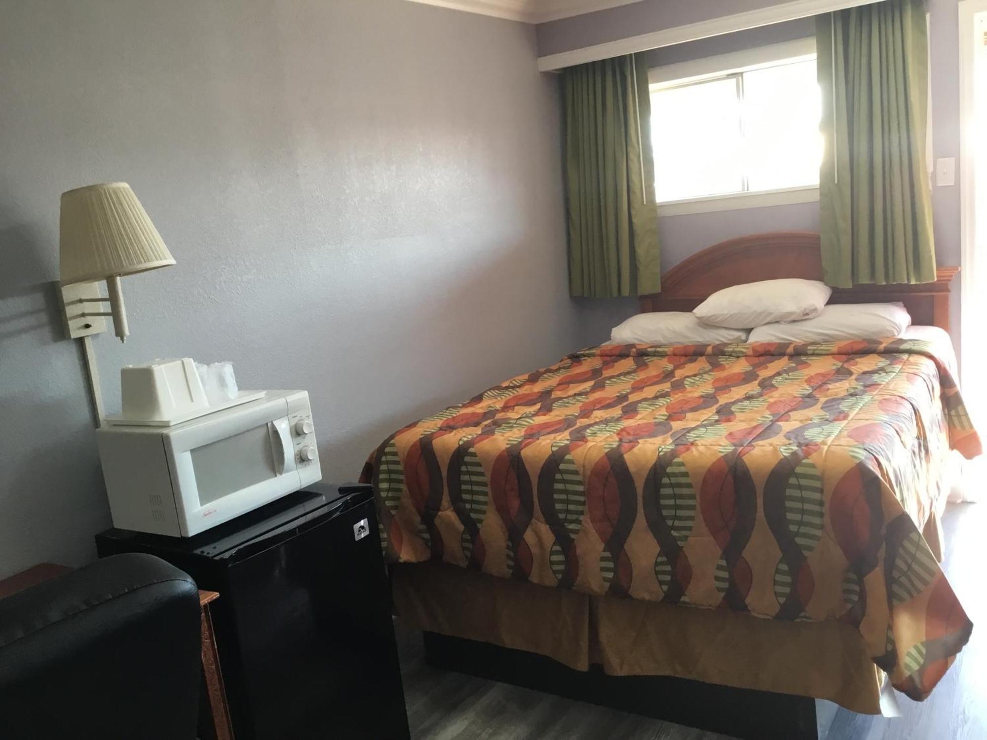 Budget Inn Плейнв'ю Екстер'єр фото