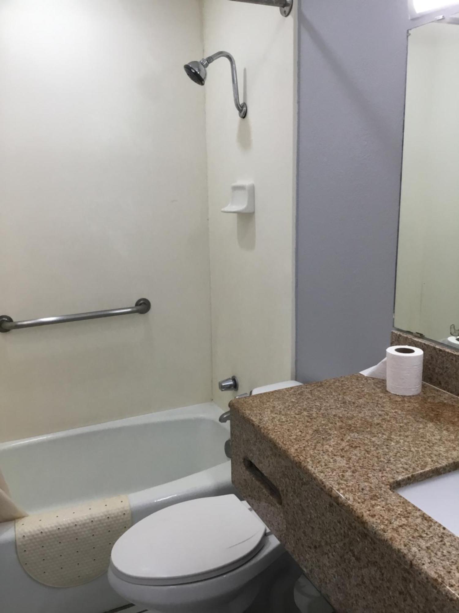 Budget Inn Плейнв'ю Екстер'єр фото