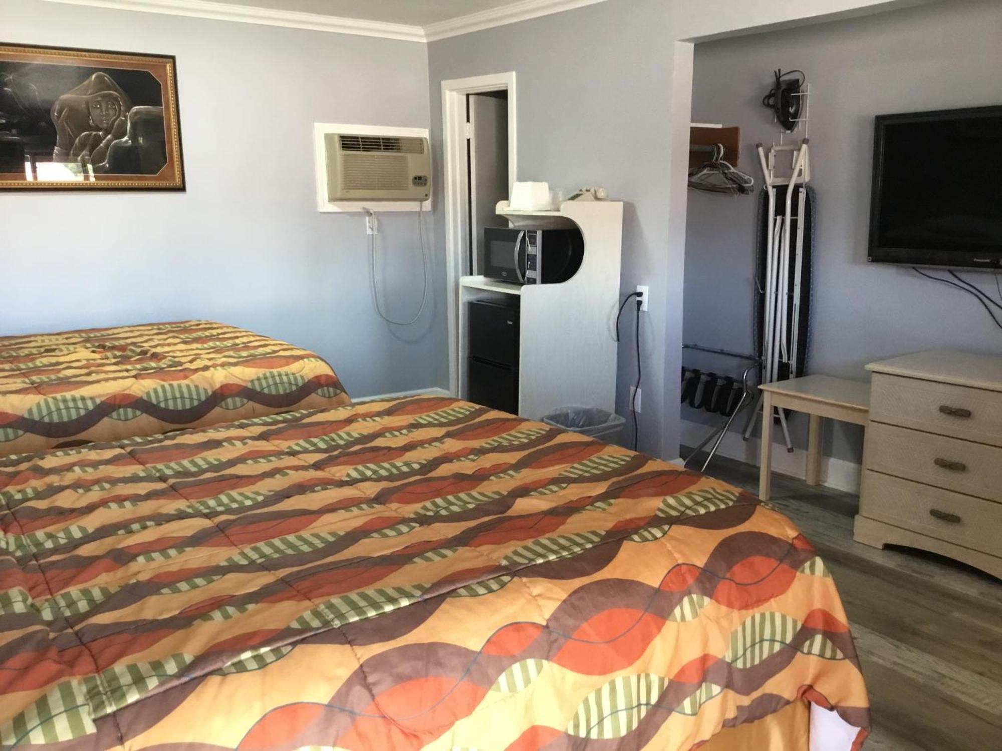 Budget Inn Плейнв'ю Екстер'єр фото