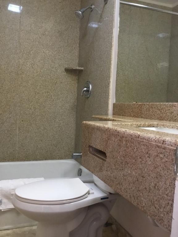 Budget Inn Плейнв'ю Екстер'єр фото